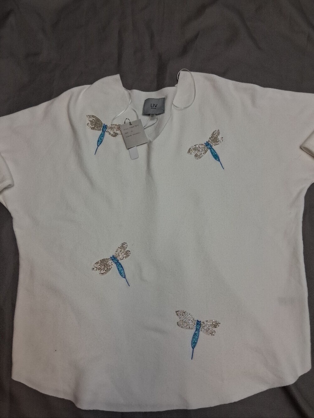 Liv Milano White V-Neck Sweater with Beaded Dragonfly Embellishments Size 1X - Picture 8 of 17